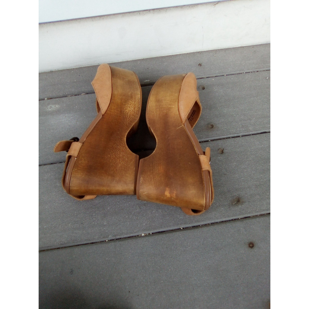 CHINESE LAUNDRY SHOES Size 7.5 - Picture 3 of 5
